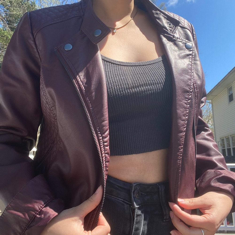 maroon leather jacket 🛵 - Picture 2 of 3